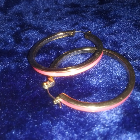 Vintage carnation pink and gold hoop earrings 1.5 inch diameter - Picture 1 of 1